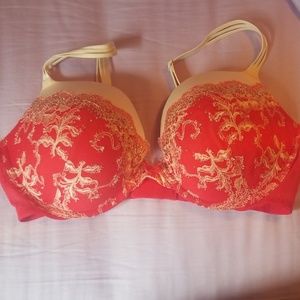 Victoria's Secret size 40C bra